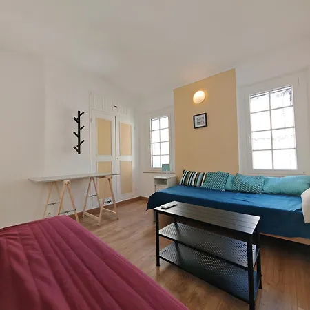 La Maison Aux Volets Bleus 아파트 방돌