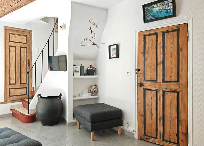 La Maison Aux Volets Bleus * 방돌