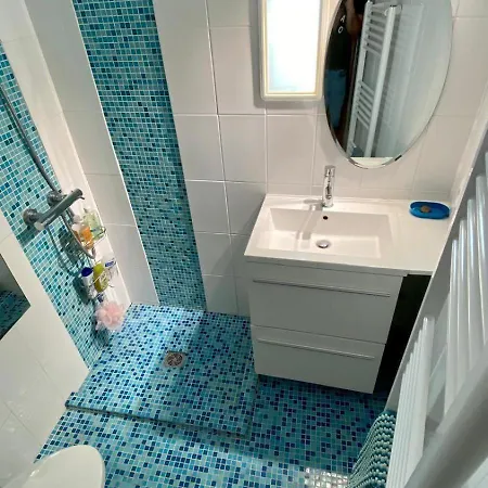La Maison Aux Volets Bleus *